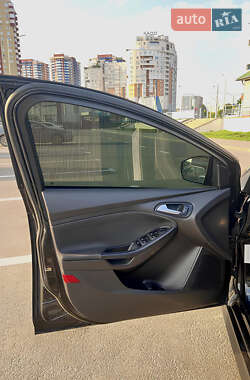 Седан Ford Focus 2015 в 