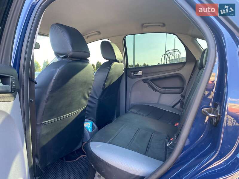 Седан Ford Focus 2008 в Комарному