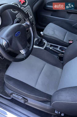 Хэтчбек Ford Focus 2011 в 