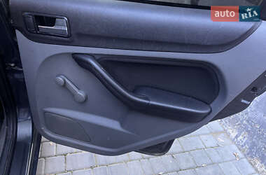 Хэтчбек Ford Focus 2011 в 