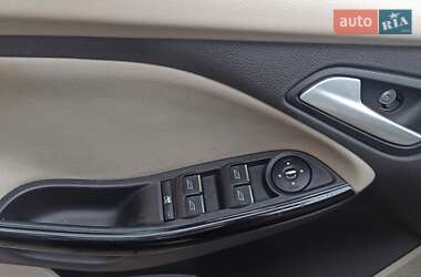 Хэтчбек Ford Focus 2013 в 