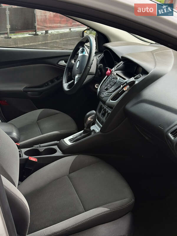 Седан Ford Focus 2014 в Каменке-Бугской