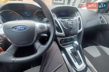 Хэтчбек Ford Focus 2012 в 