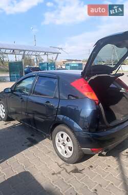 Хэтчбек Ford Focus 2001 в 