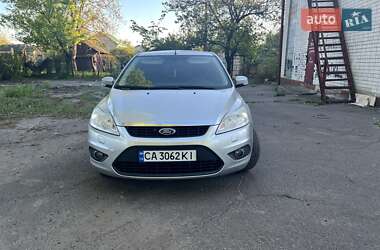 Хэтчбек Ford Focus 2010 в 