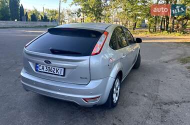 Хэтчбек Ford Focus 2010 в 