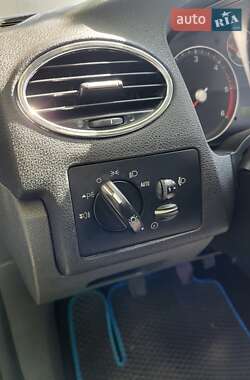 Хэтчбек Ford Focus 2005 в 