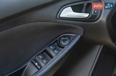 Хетчбек Ford Focus 2016 в 