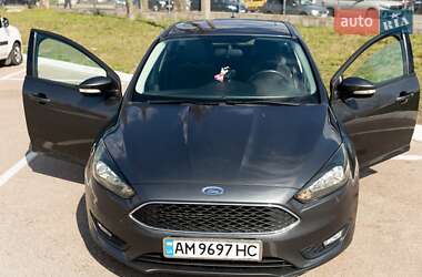 Хетчбек Ford Focus 2016 в 