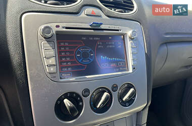 Седан Ford Focus 2010 в 