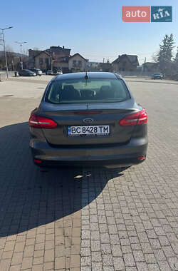 Седан Ford Focus 2015 в 