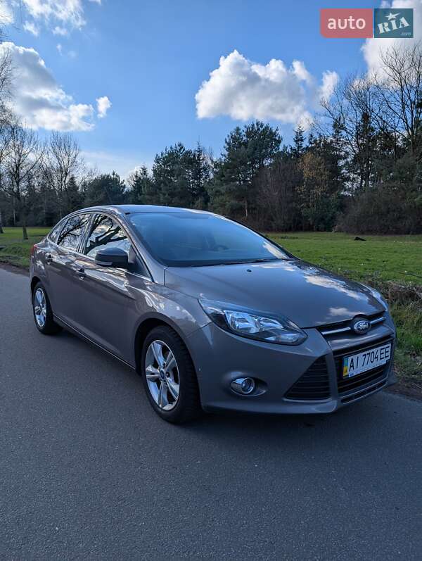 Седан Ford Focus 2013 в 