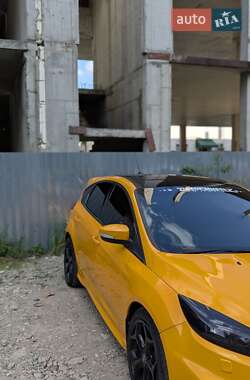 Хэтчбек Ford Focus 2013 в 