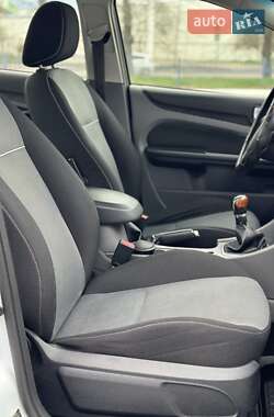Седан Ford Focus 2010 в 
