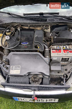 Хэтчбек Ford Focus 2001 в 