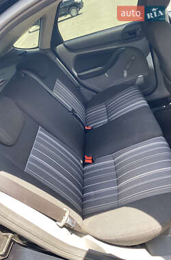 Хэтчбек Ford Focus 2011 в 