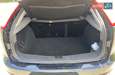 Хэтчбек Ford Focus 2011 в 