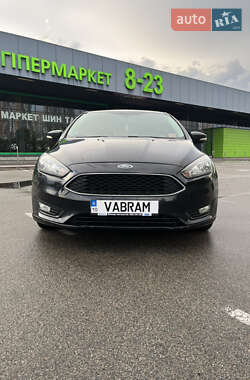 Хэтчбек Ford Focus 2015 в 