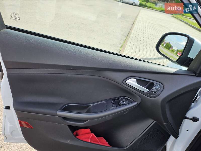 Хэтчбек Ford Focus 2015 в Тячеве