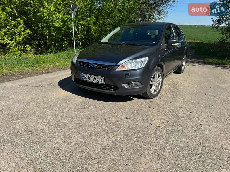 Хетчбек Ford Focus 2010 в 