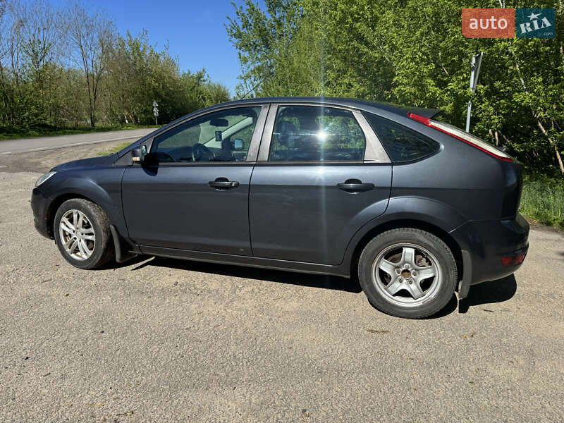 Хэтчбек Ford Focus 2010 в Радивилове