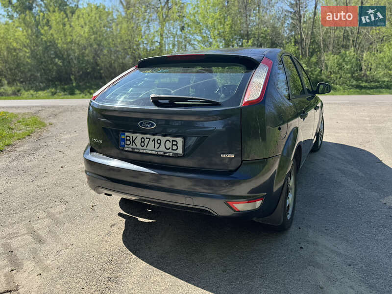 Хэтчбек Ford Focus 2010 в Радивилове