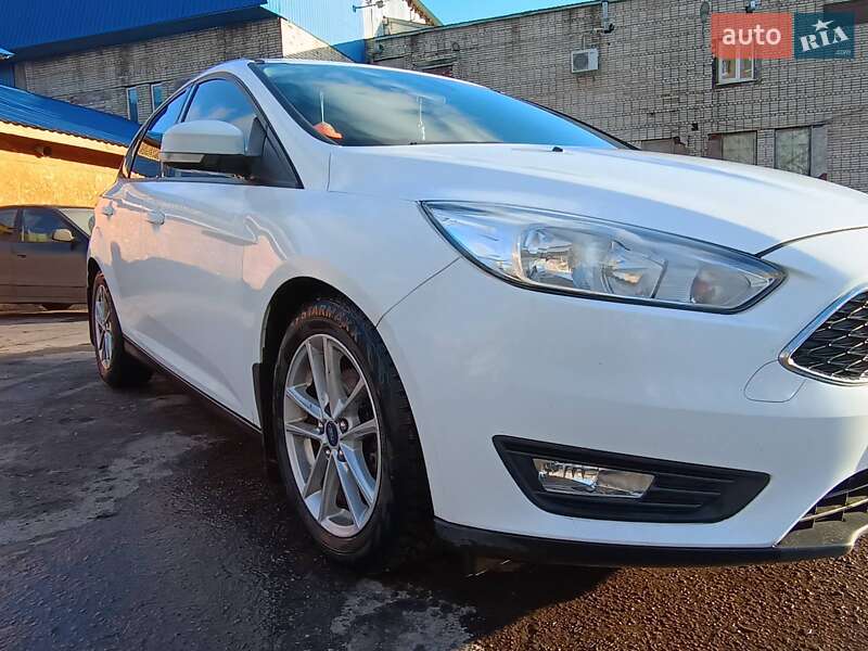 Хэтчбек Ford Focus 2016 в 
