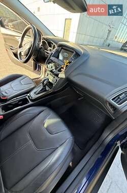 Седан Ford Focus 2015 в 