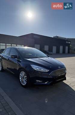 Седан Ford Focus 2015 в 