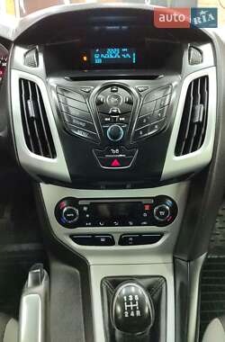 Хетчбек Ford Focus 2013 в 