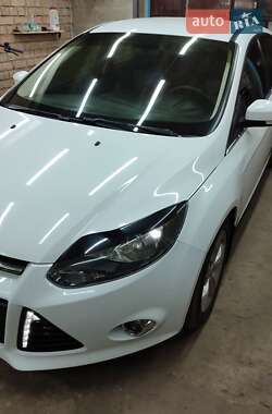Хетчбек Ford Focus 2013 в 