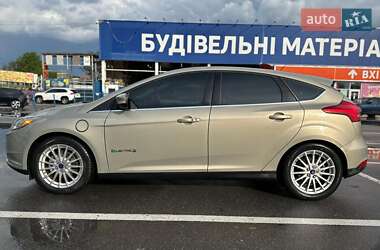 Хэтчбек Ford Focus 2015 в 