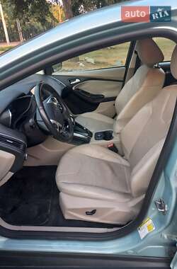 Хэтчбек Ford Focus 2012 в 
