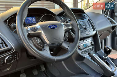 Хэтчбек Ford Focus 2011 в 
