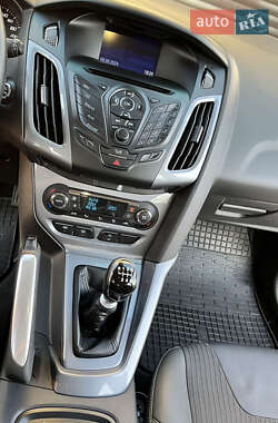 Хэтчбек Ford Focus 2011 в 