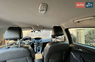 Хэтчбек Ford Focus 2011 в 
