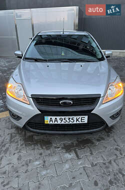 Хэтчбек Ford Focus 2010 в 