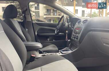 Хэтчбек Ford Focus 2010 в 