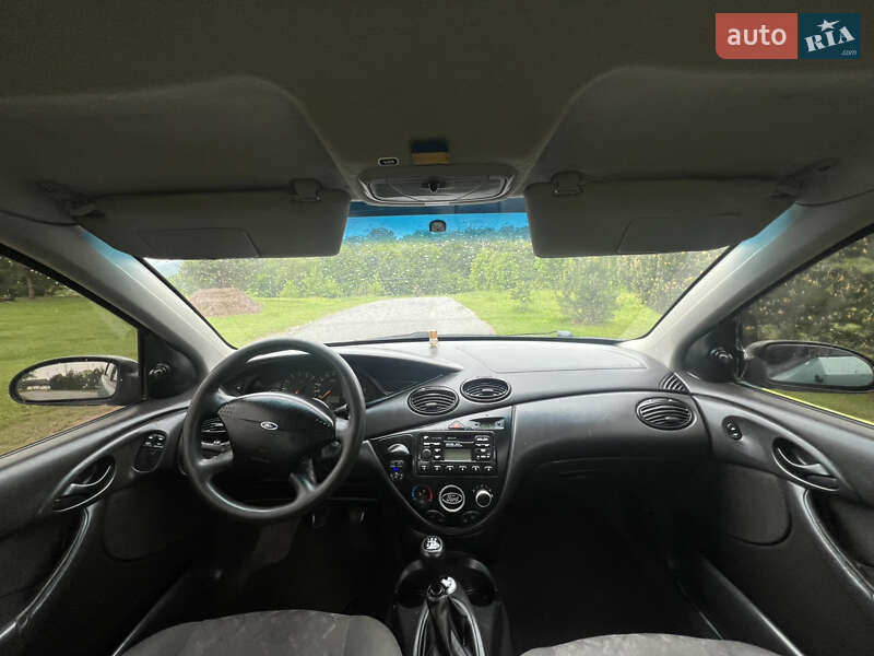 Седан Ford Focus 2001 в Болехове
