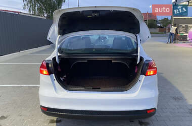 Седан Ford Focus 2015 в 