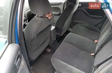 Хэтчбек Ford Focus 2006 в 