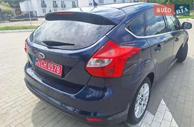 Хэтчбек Ford Focus 2012 в 