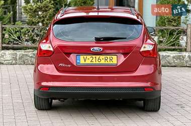 Хэтчбек Ford Focus 2011 в 