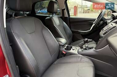 Хэтчбек Ford Focus 2011 в 