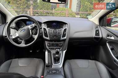 Хэтчбек Ford Focus 2011 в 