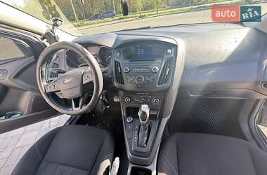 Хэтчбек Ford Focus 2015 в 