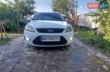 Хэтчбек Ford Focus 2011 в 