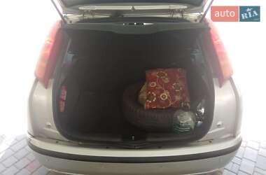 Хэтчбек Ford Focus 2003 в 