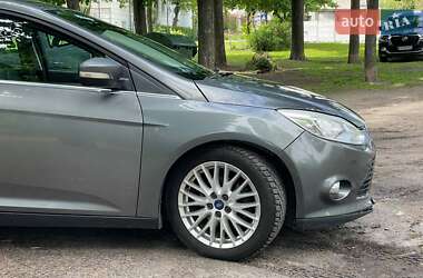 Хэтчбек Ford Focus 2012 в 
