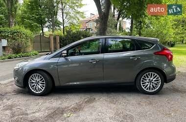 Хэтчбек Ford Focus 2012 в 